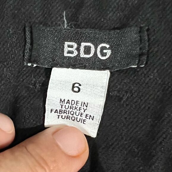 BDG Cara Belted High-Rise Culotte Pleaded Loose Fit Black Denim Jeans Sz 6 - Picture 10 of 11